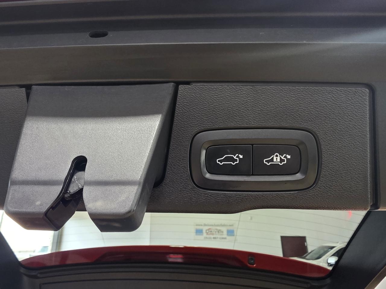 Volvo XC60 B5 AWD Core Dark Theme 2024