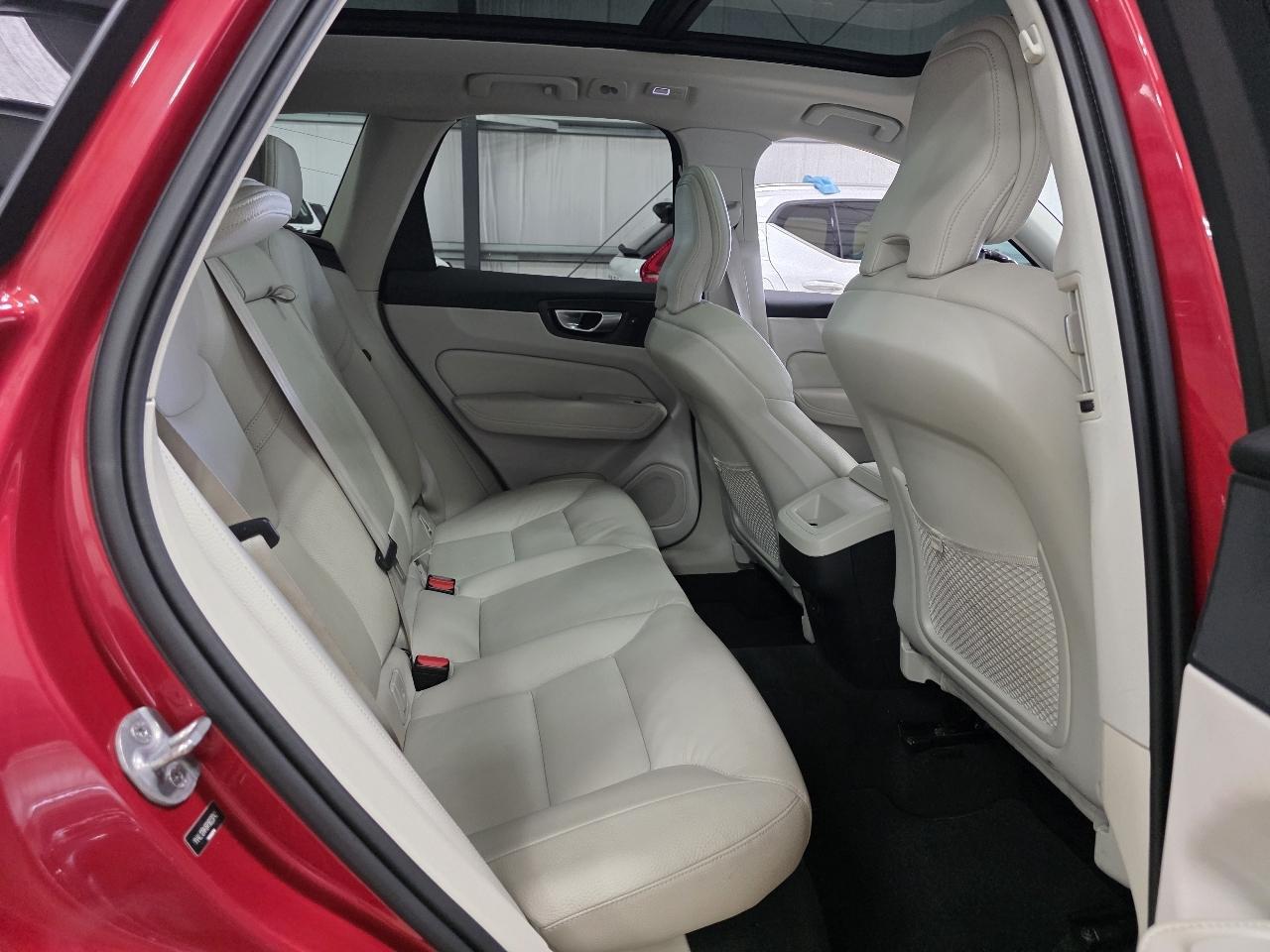 Volvo XC60 B5 AWD Core Dark Theme 2024