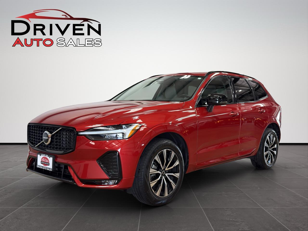 Volvo XC60 B5 AWD Core Dark Theme 2024