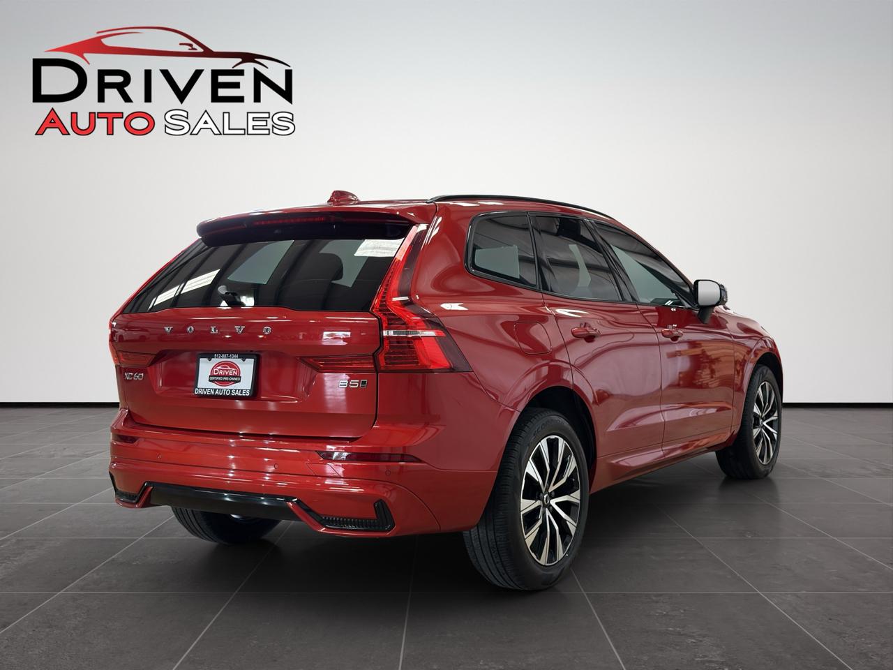 Volvo XC60 B5 AWD Core Dark Theme 2024