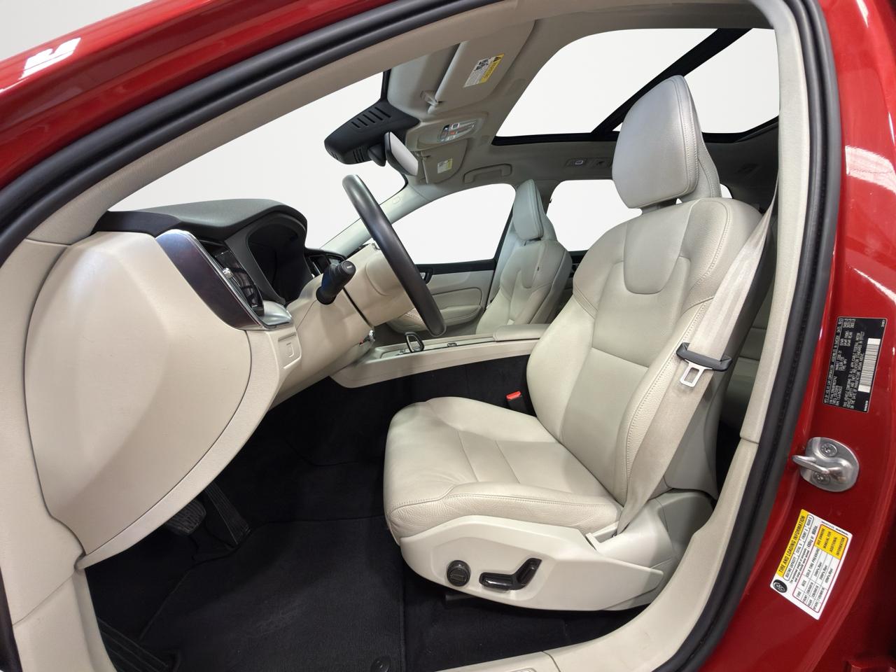 Volvo XC60 B5 AWD Core Dark Theme 2024