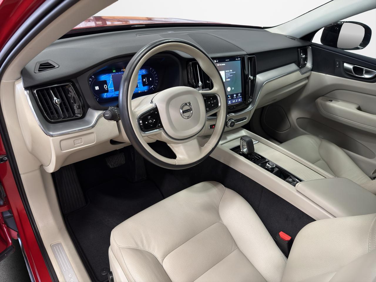 Volvo XC60 B5 AWD Core Dark Theme 2024