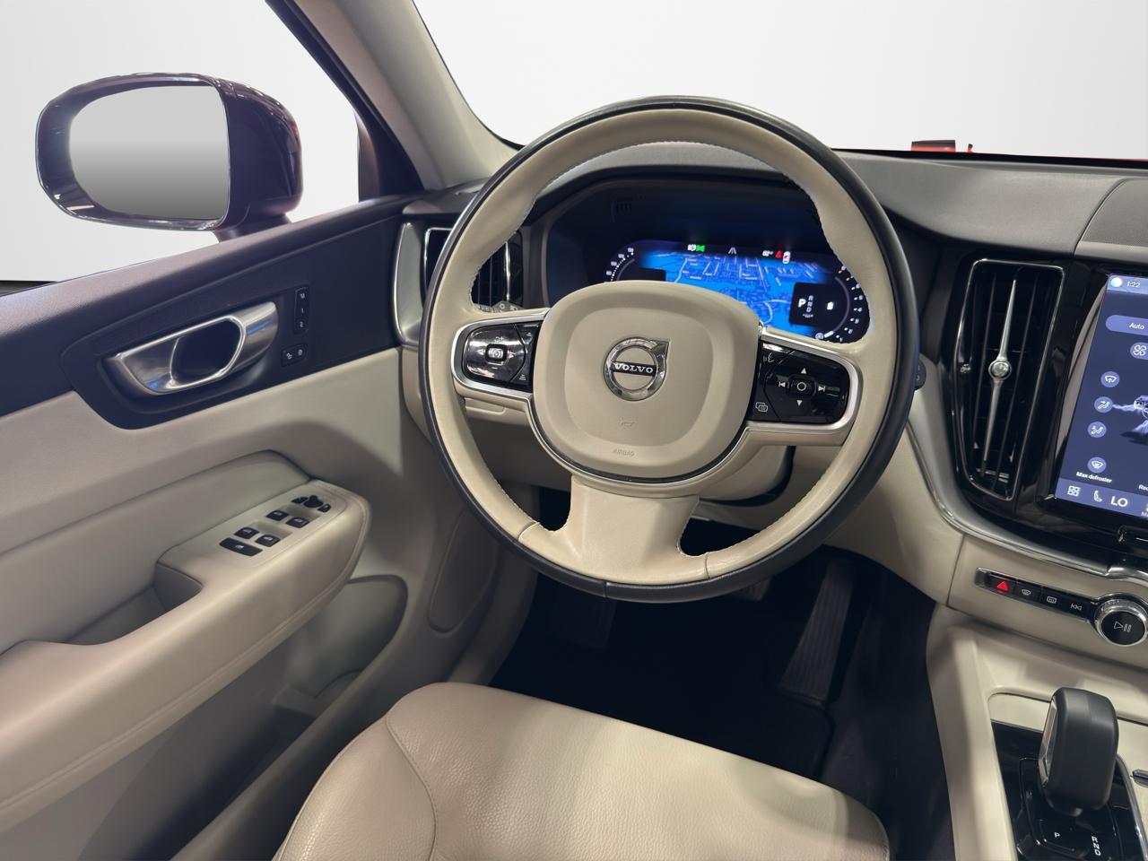 Volvo XC60 B5 AWD Core Dark Theme 2024