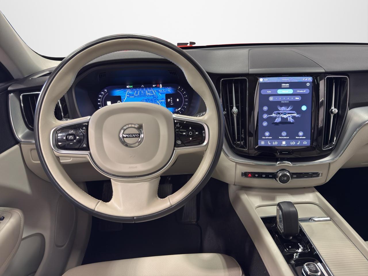 Volvo XC60 B5 AWD Core Dark Theme 2024