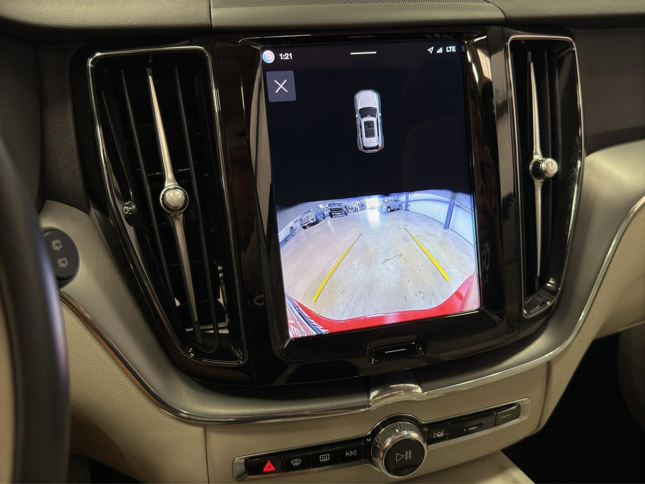 Volvo XC60 B5 AWD Core Dark Theme 2024