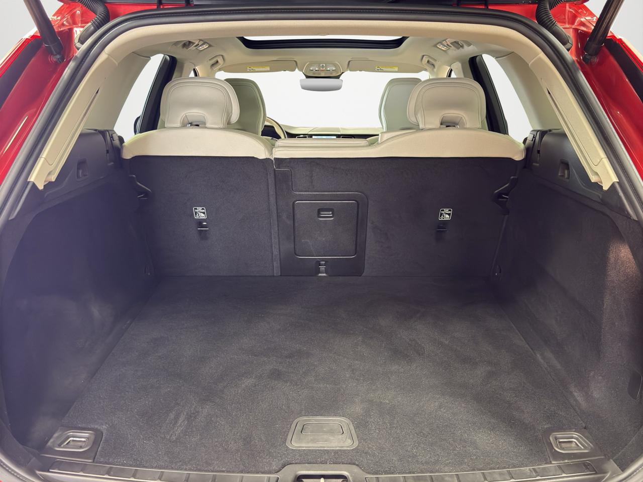 Volvo XC60 B5 AWD Core Dark Theme 2024