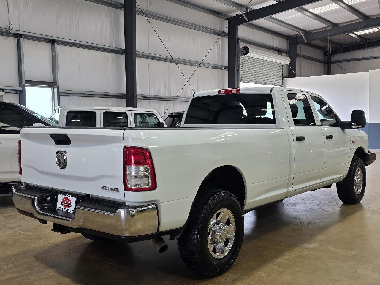 RAM 2500 Tradesman 4x4 Crew Cab 8' Box 2023