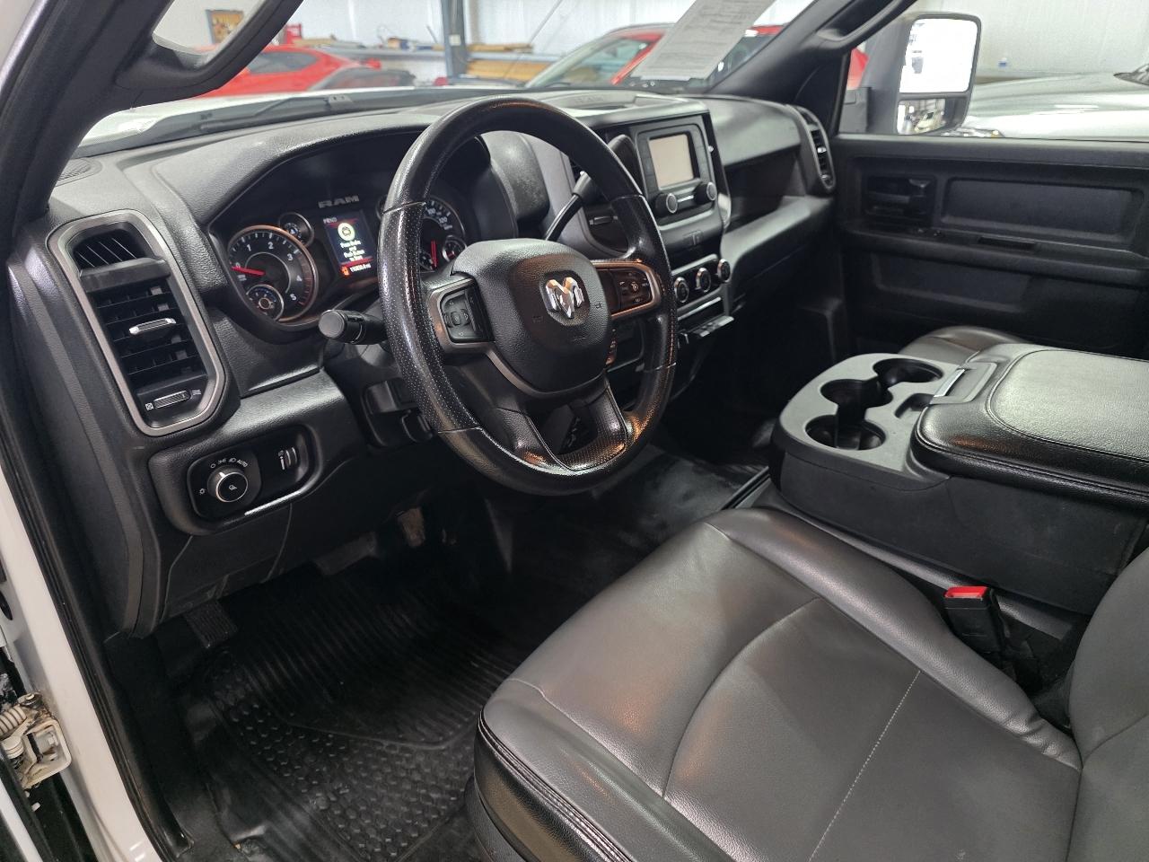 RAM 2500 Tradesman 4x4 Crew Cab 8' Box 2023