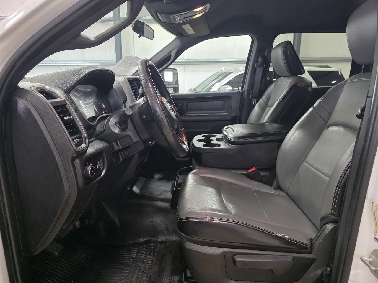 RAM 2500 Tradesman 4x4 Crew Cab 8' Box 2023