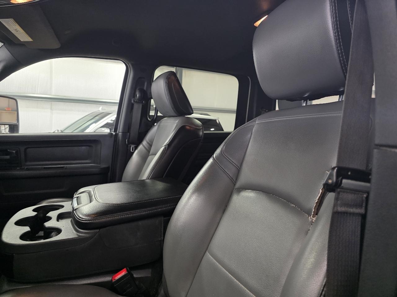 RAM 2500 Tradesman 4x4 Crew Cab 8' Box 2023