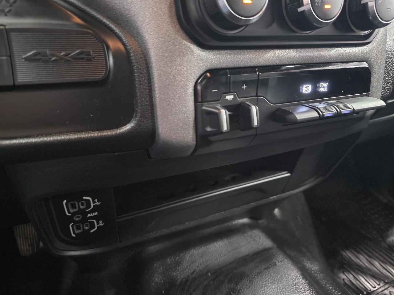 RAM 2500 Tradesman 4x4 Crew Cab 8' Box 2023