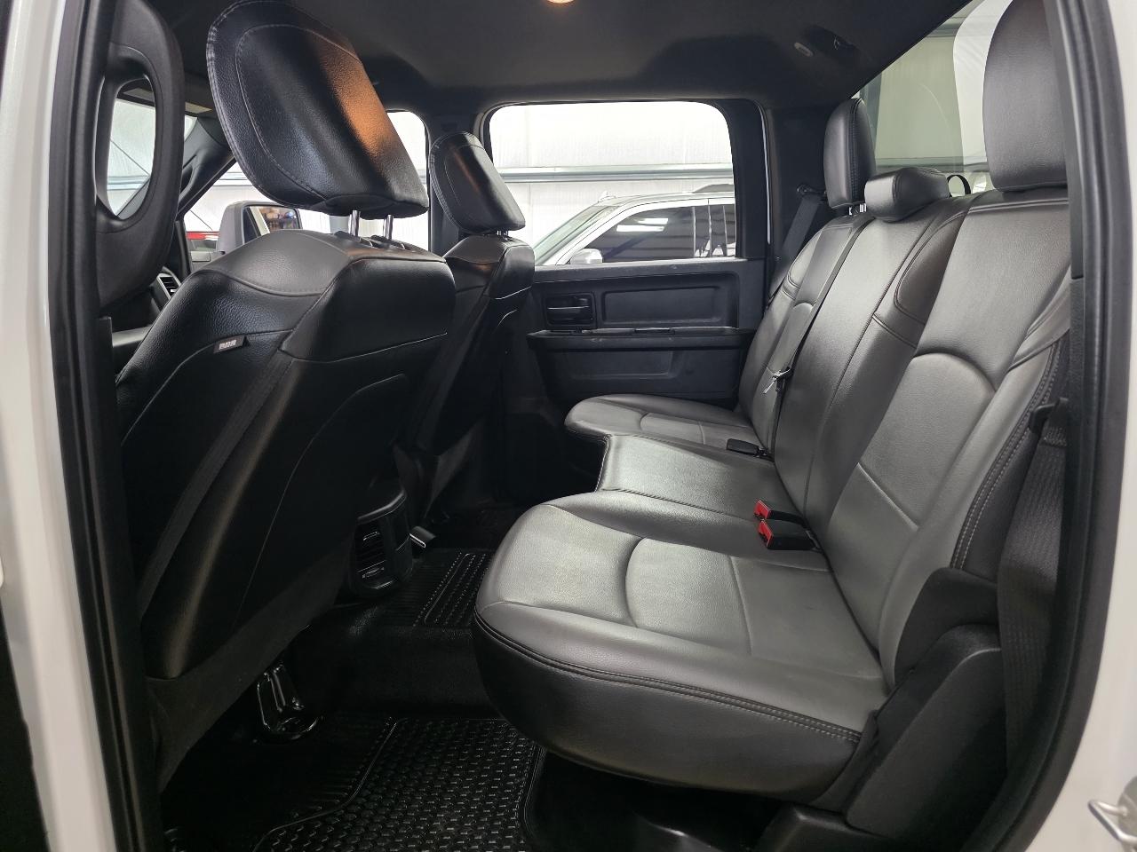 RAM 2500 Tradesman 4x4 Crew Cab 8' Box 2023