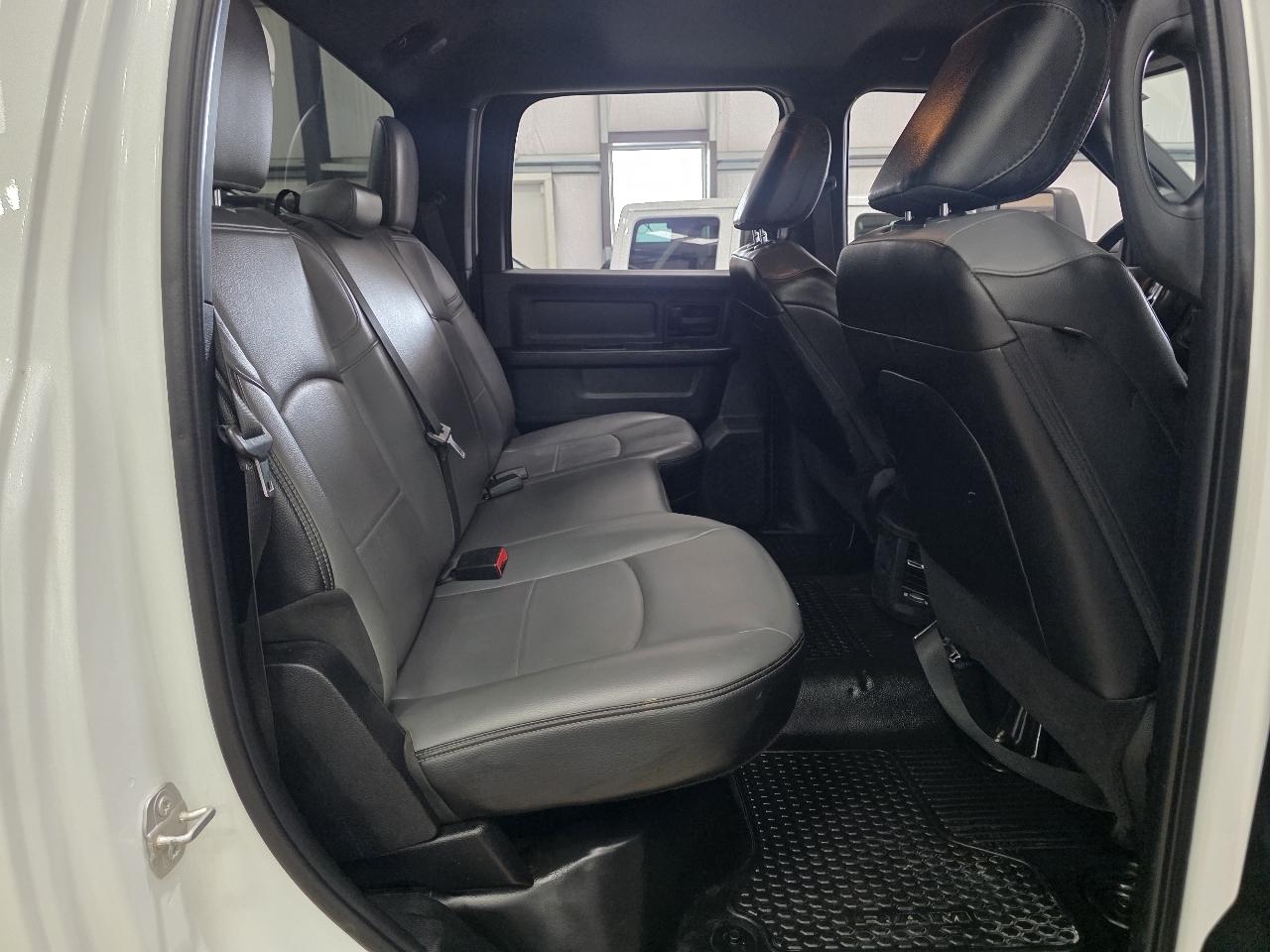 RAM 2500 Tradesman 4x4 Crew Cab 8' Box 2023
