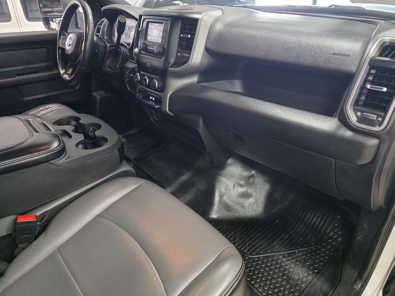 RAM 2500 Tradesman 4x4 Crew Cab 8' Box 2023