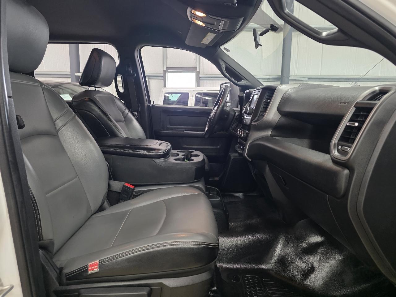 RAM 2500 Tradesman 4x4 Crew Cab 8' Box 2023
