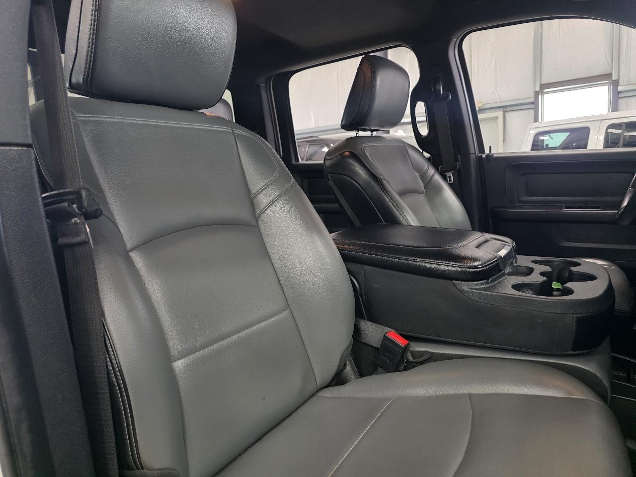 RAM 2500 Tradesman 4x4 Crew Cab 8' Box 2023