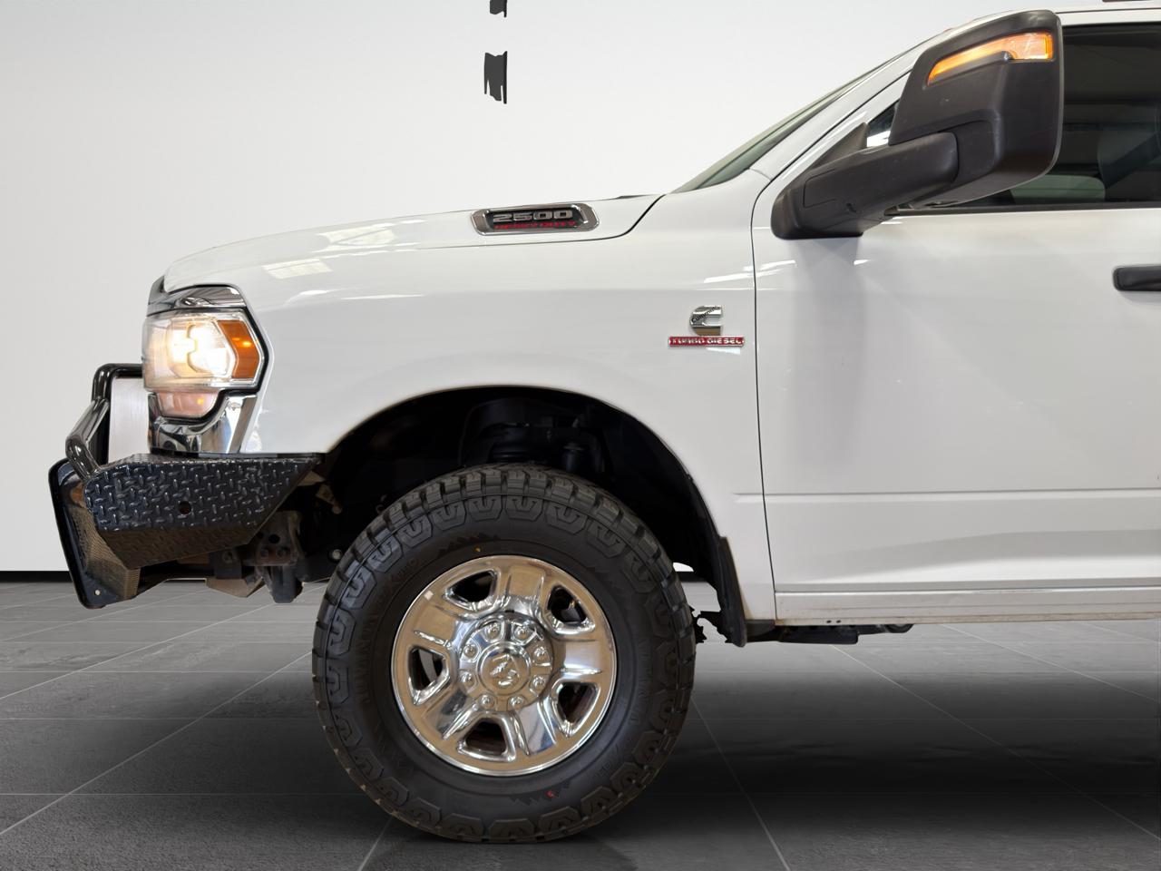 RAM 2500 Tradesman 4x4 Crew Cab 8' Box 2023