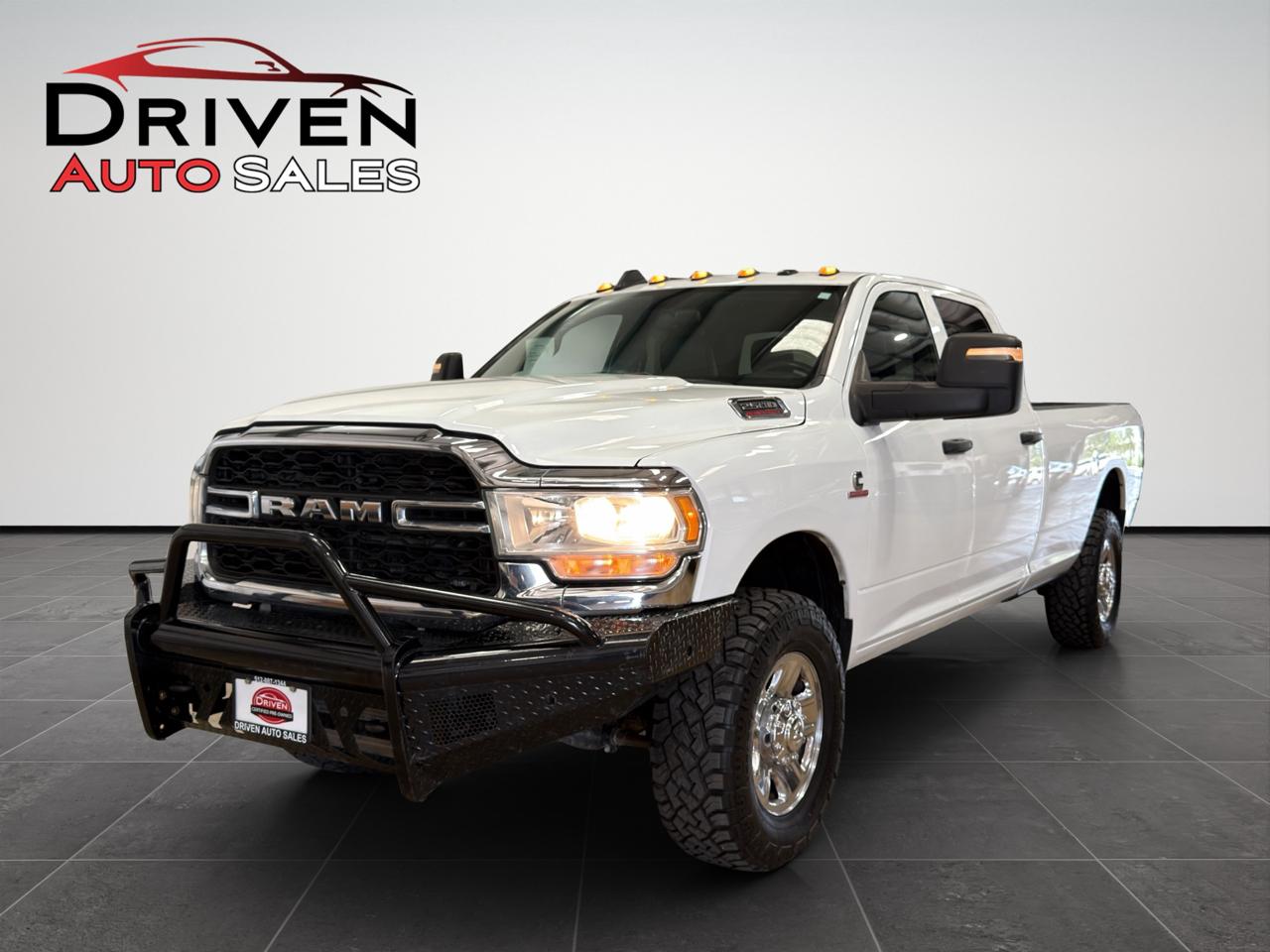 RAM 2500 Tradesman 4x4 Crew Cab 8' Box 2023