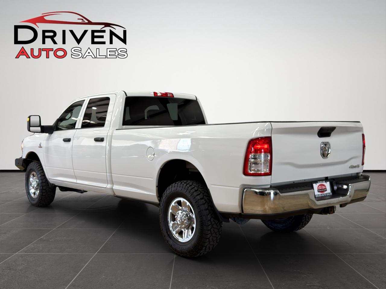 RAM 2500 Tradesman 4x4 Crew Cab 8' Box 2023