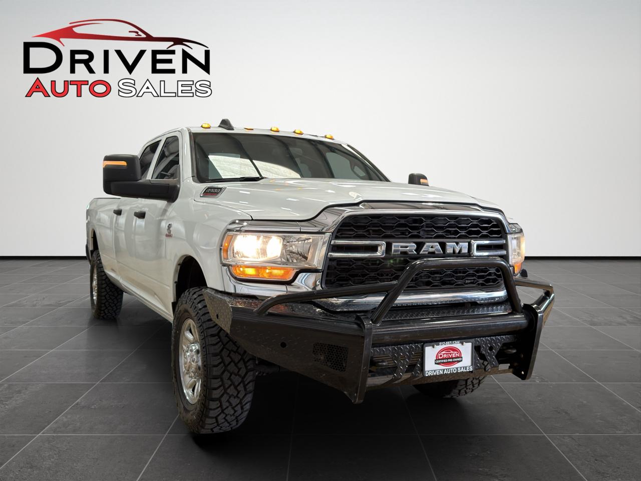 RAM 2500 Tradesman 4x4 Crew Cab 8' Box 2023