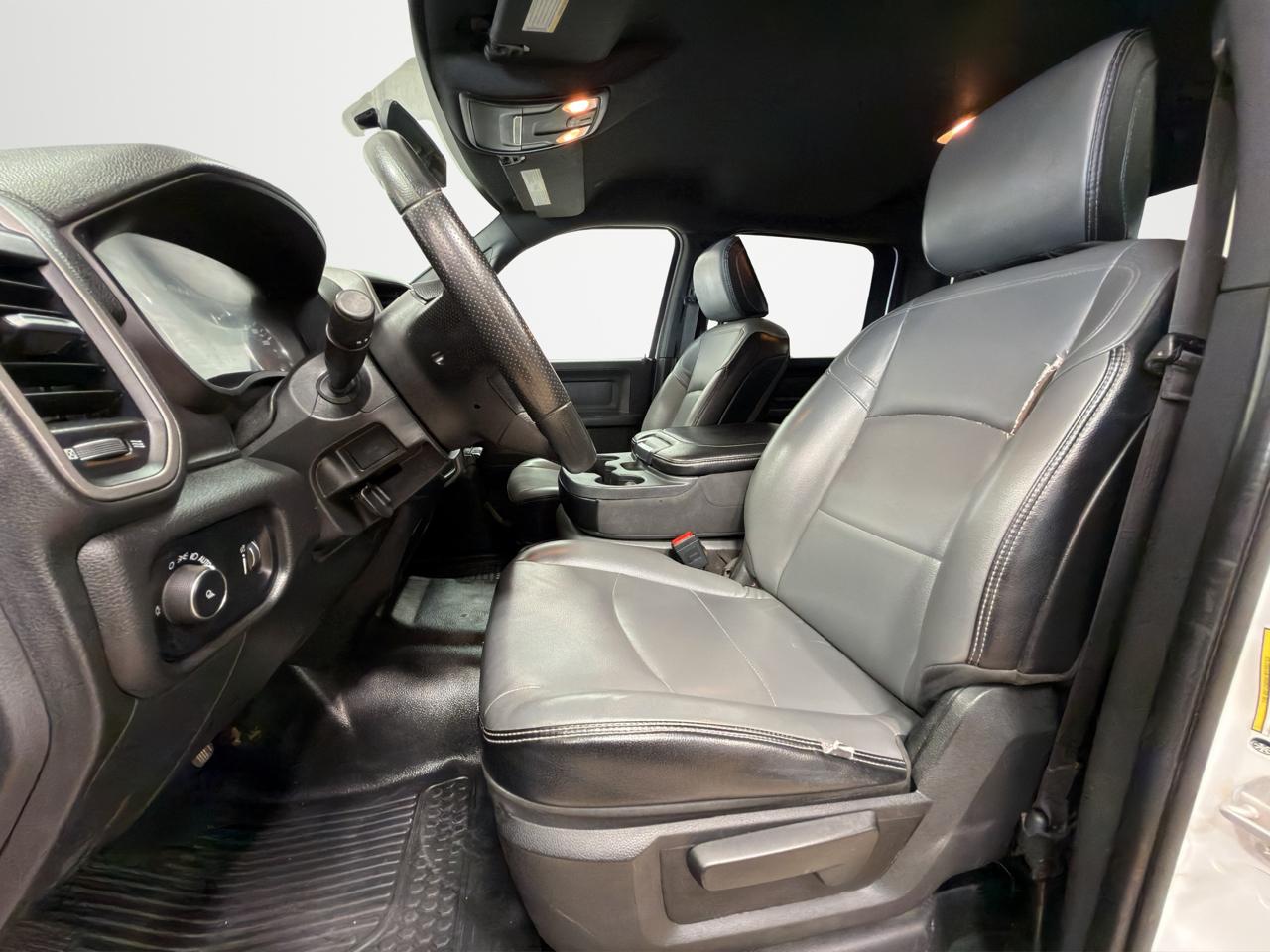RAM 2500 Tradesman 4x4 Crew Cab 8' Box 2023