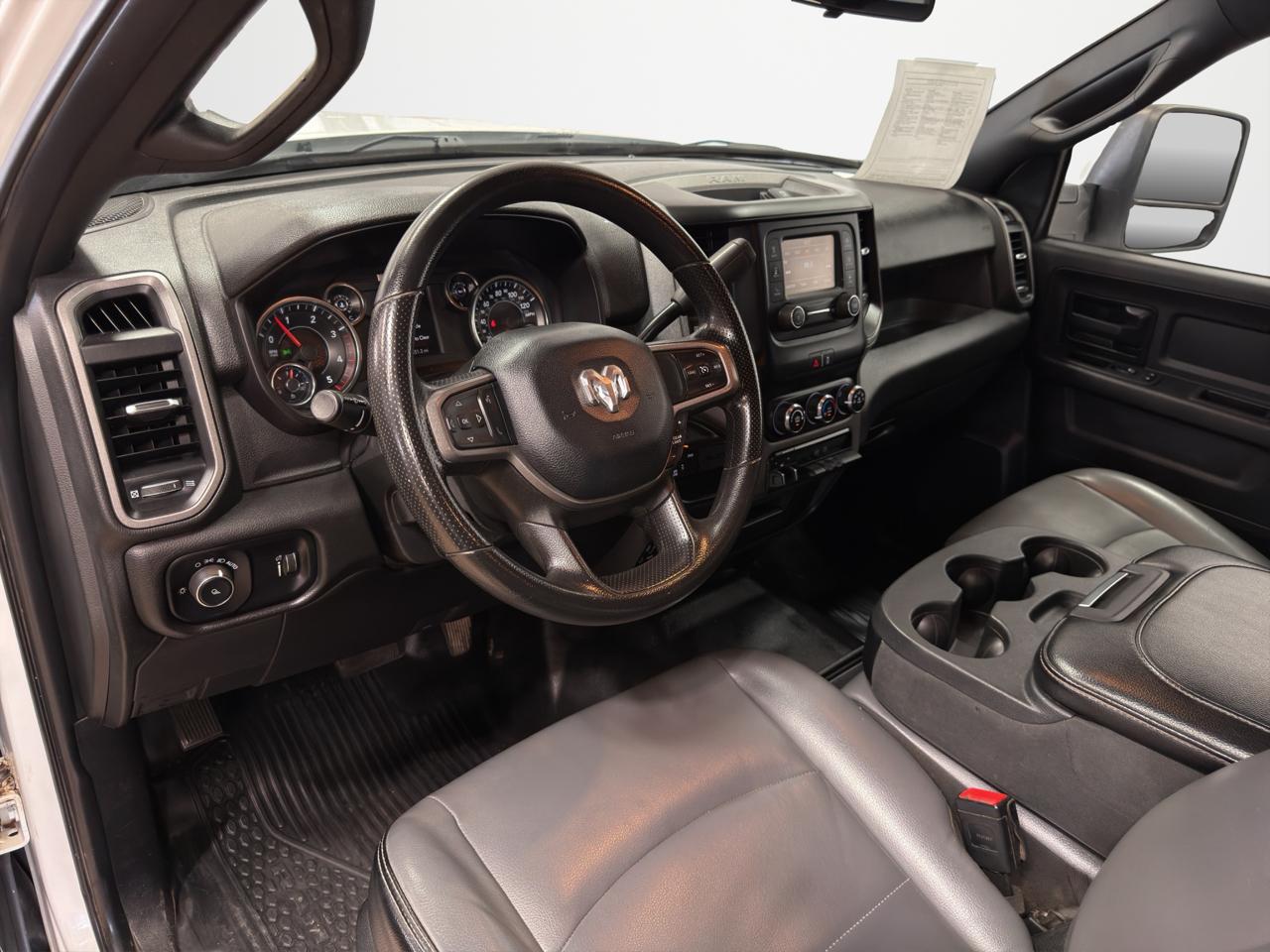 RAM 2500 Tradesman 4x4 Crew Cab 8' Box 2023