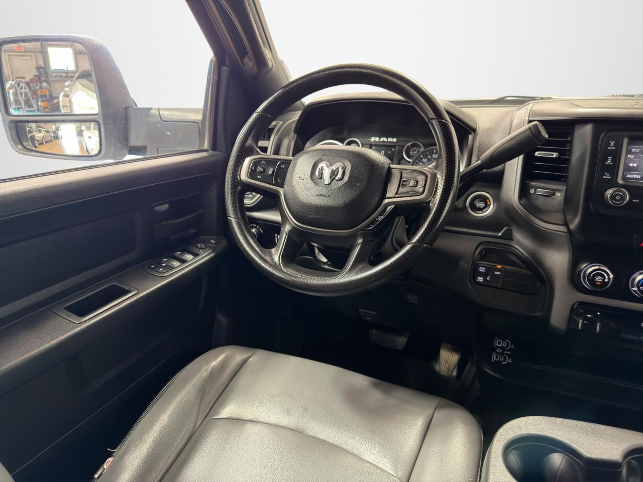 RAM 2500 Tradesman 4x4 Crew Cab 8' Box 2023
