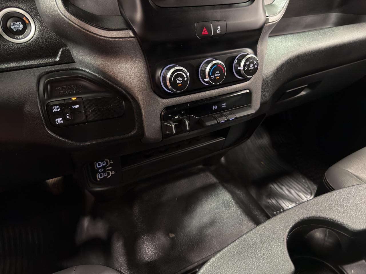 RAM 2500 Tradesman 4x4 Crew Cab 8' Box 2023