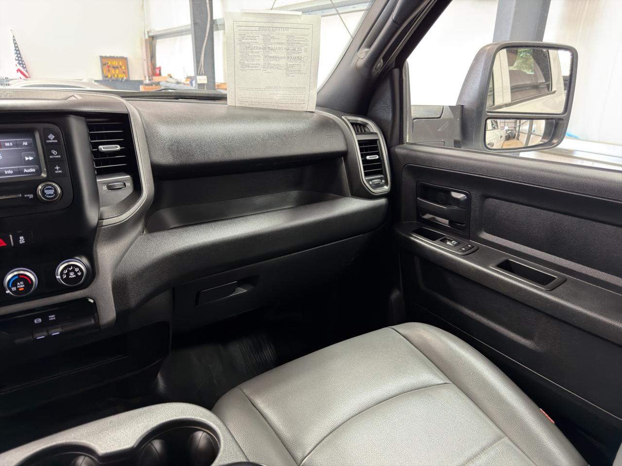 RAM 2500 Tradesman 4x4 Crew Cab 8' Box 2023