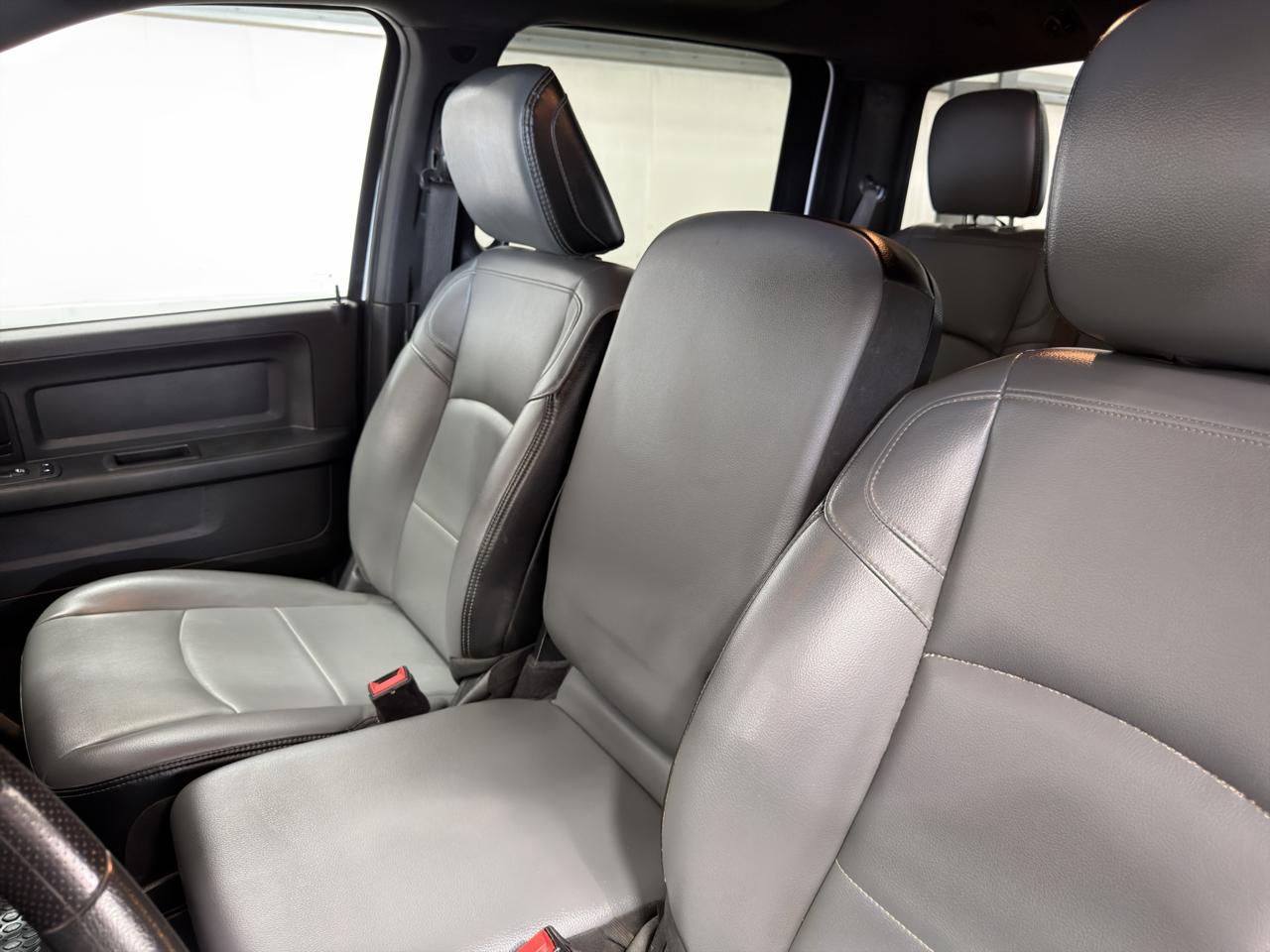 RAM 2500 Tradesman 4x4 Crew Cab 8' Box 2023
