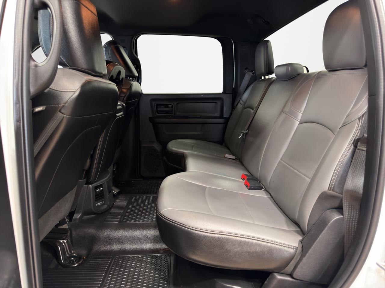 RAM 2500 Tradesman 4x4 Crew Cab 8' Box 2023