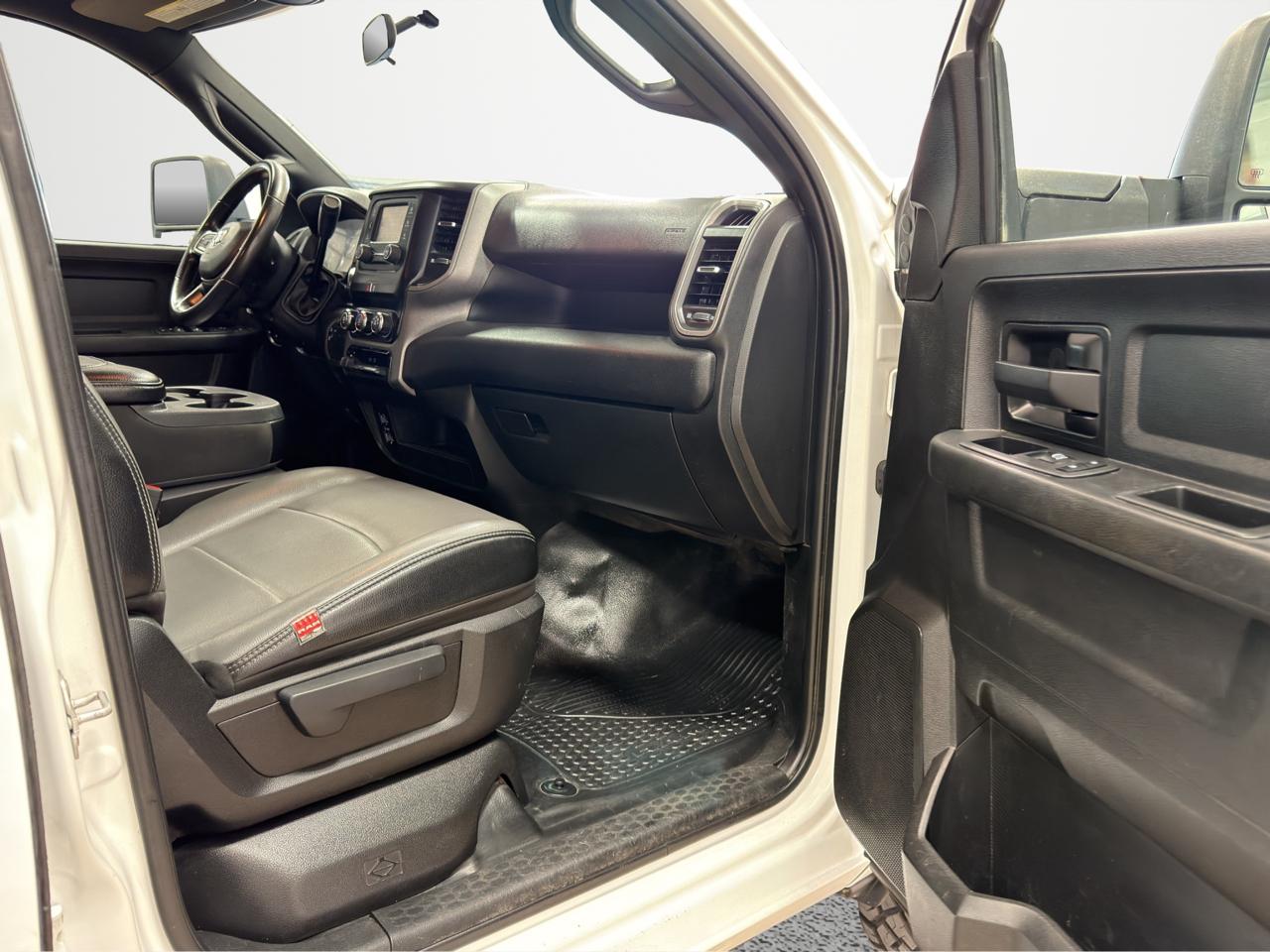 RAM 2500 Tradesman 4x4 Crew Cab 8' Box 2023