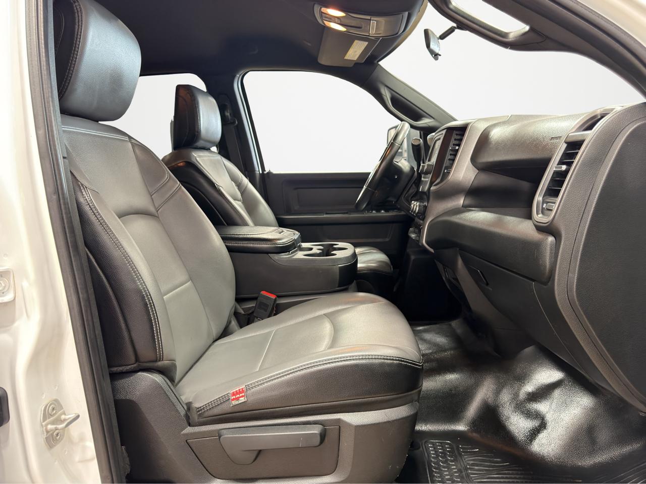 RAM 2500 Tradesman 4x4 Crew Cab 8' Box 2023