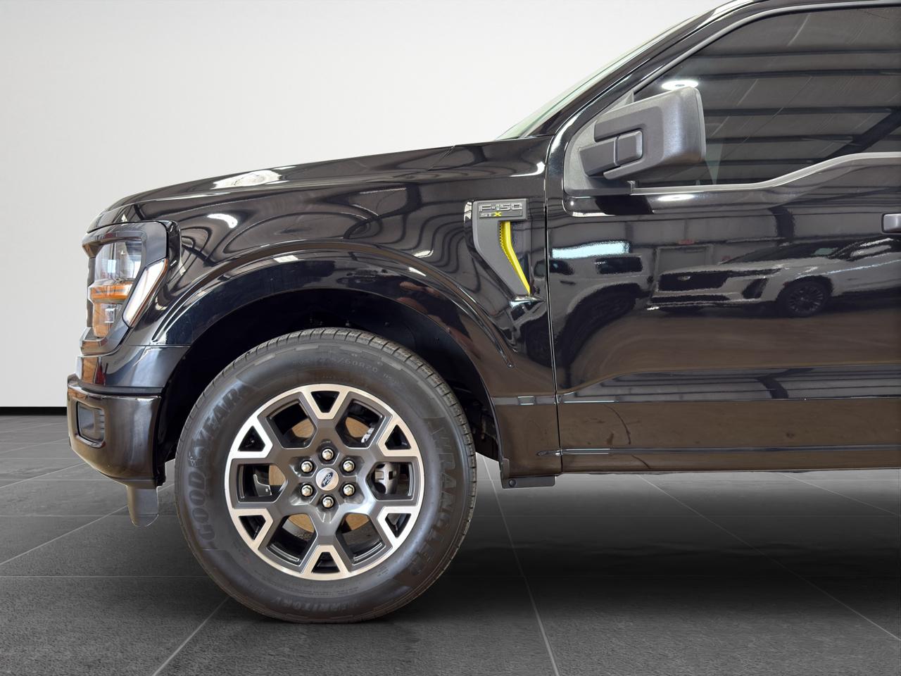 Ford F-150 STX 2WD SuperCab 6.5' Box 2024