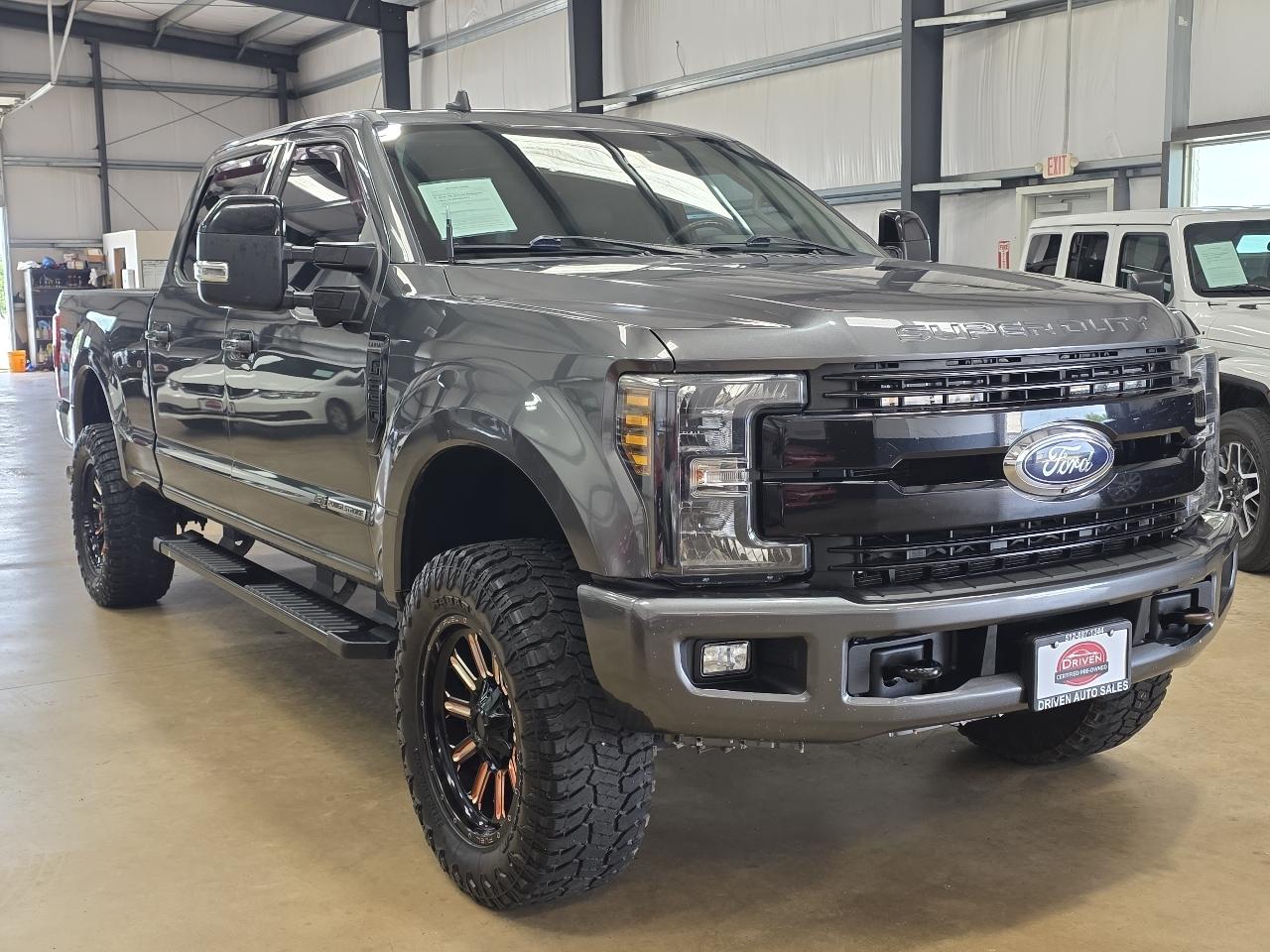 Ford Super Duty F-250 SRW Lariat 4WD Crew Cab 6.75' Box 2019