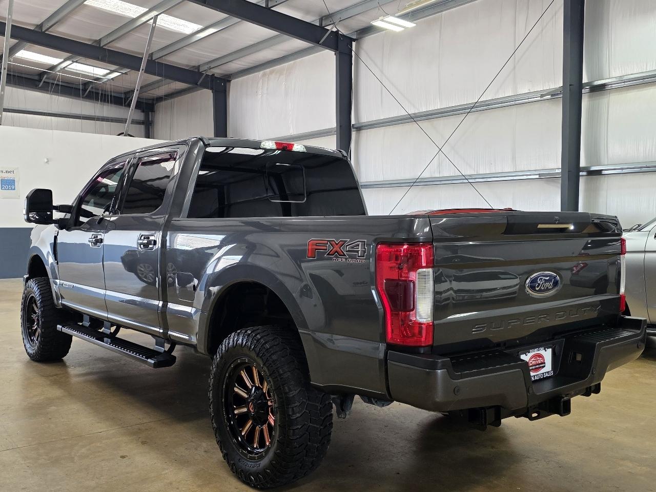 Ford Super Duty F-250 SRW Lariat 4WD Crew Cab 6.75' Box 2019