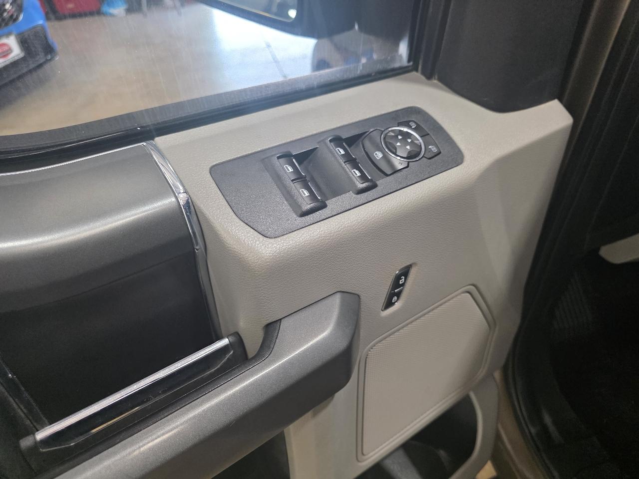 Ford F-150 XLT SuperCrew Short Bed 2WD 2016