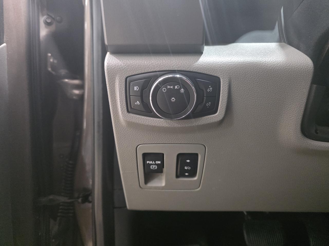 Ford F-150 XLT SuperCrew Short Bed 2WD 2016