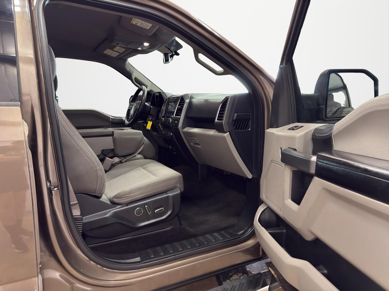 Ford F-150 XLT SuperCrew Short Bed 2WD 2016