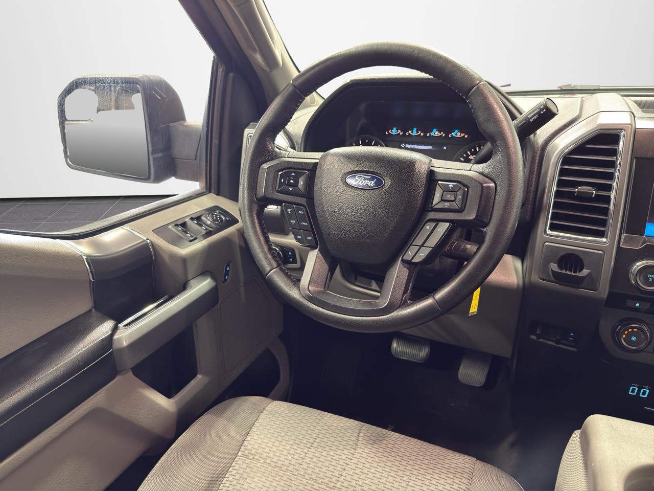 Ford F-150 XLT SuperCrew Short Bed 2WD 2016