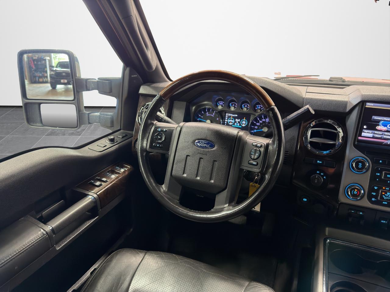Ford Super Duty F-350 SRW 4WD Crew Cab 172" Platinum 2015