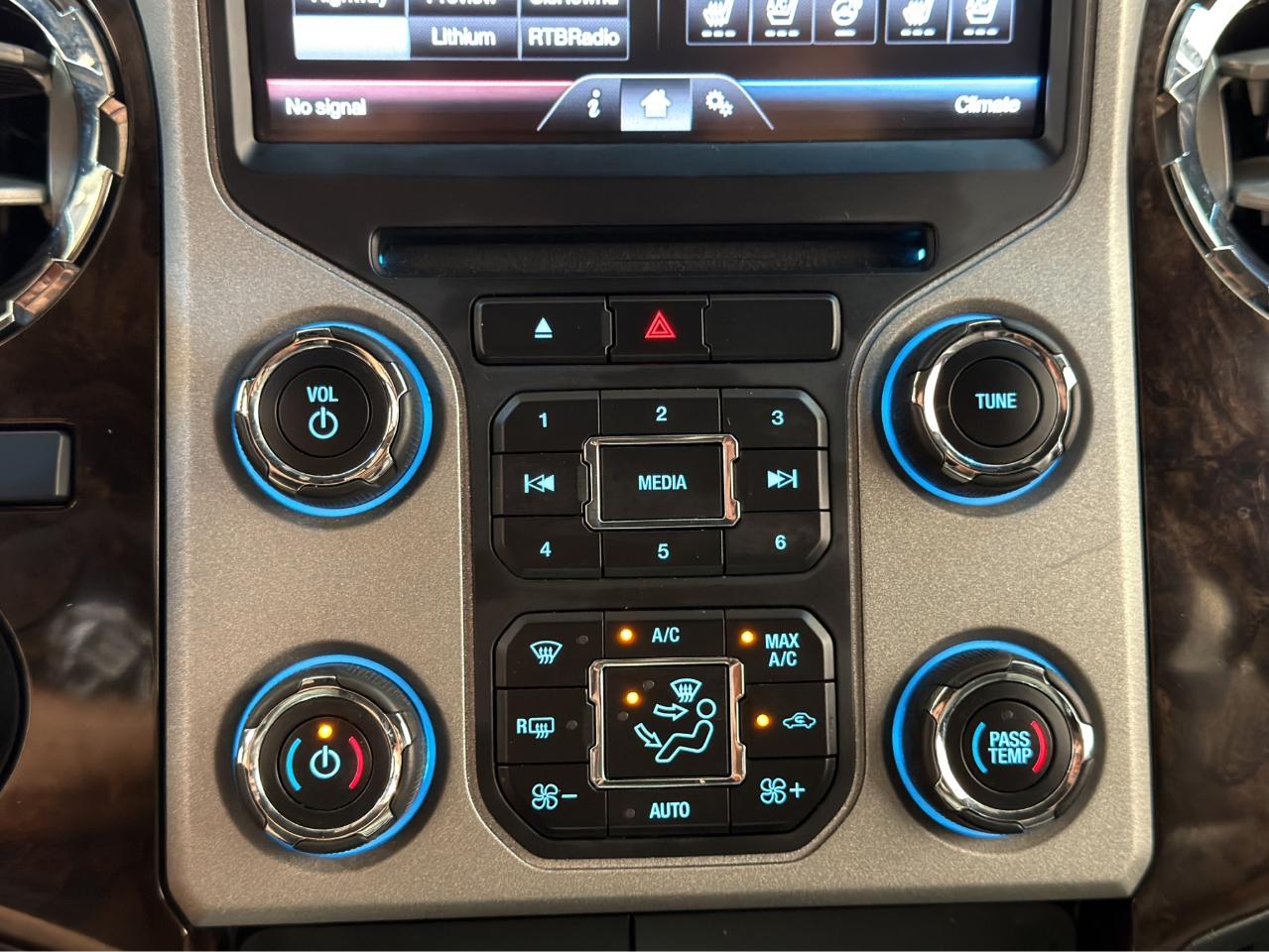 Ford Super Duty F-350 SRW 4WD Crew Cab 172" Platinum 2015