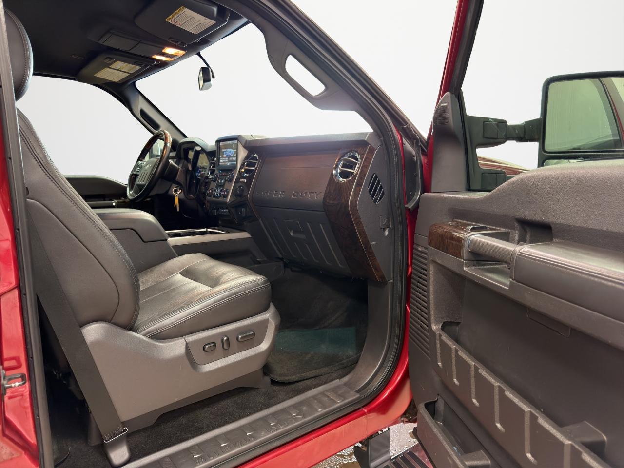 Ford Super Duty F-350 SRW 4WD Crew Cab 172" Platinum 2015