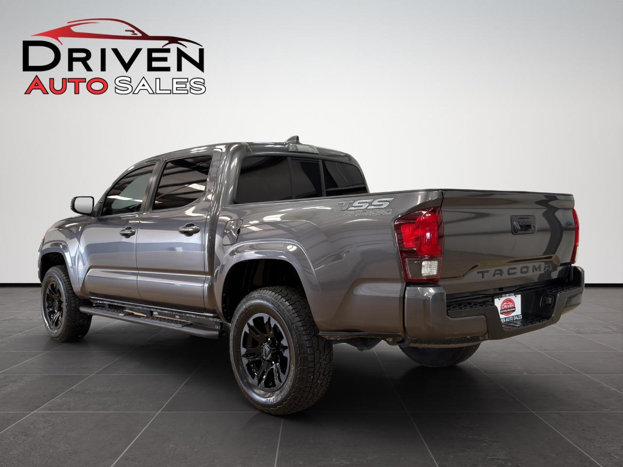 Toyota Tacoma 2WD SR Double Cab 5' Bed AT (Natl) 2021