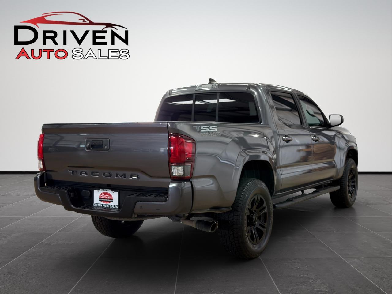 Toyota Tacoma 2WD SR Double Cab 5' Bed AT (Natl) 2021
