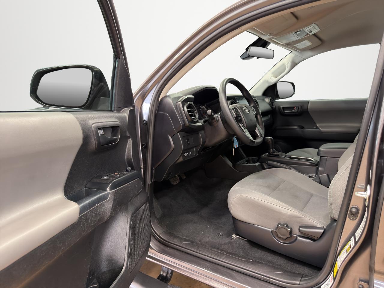 Toyota Tacoma 2WD SR Double Cab 5' Bed AT (Natl) 2021