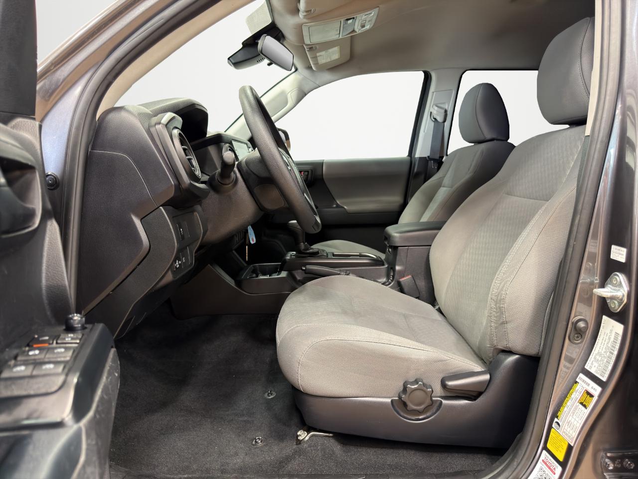 Toyota Tacoma 2WD SR Double Cab 5' Bed AT (Natl) 2021