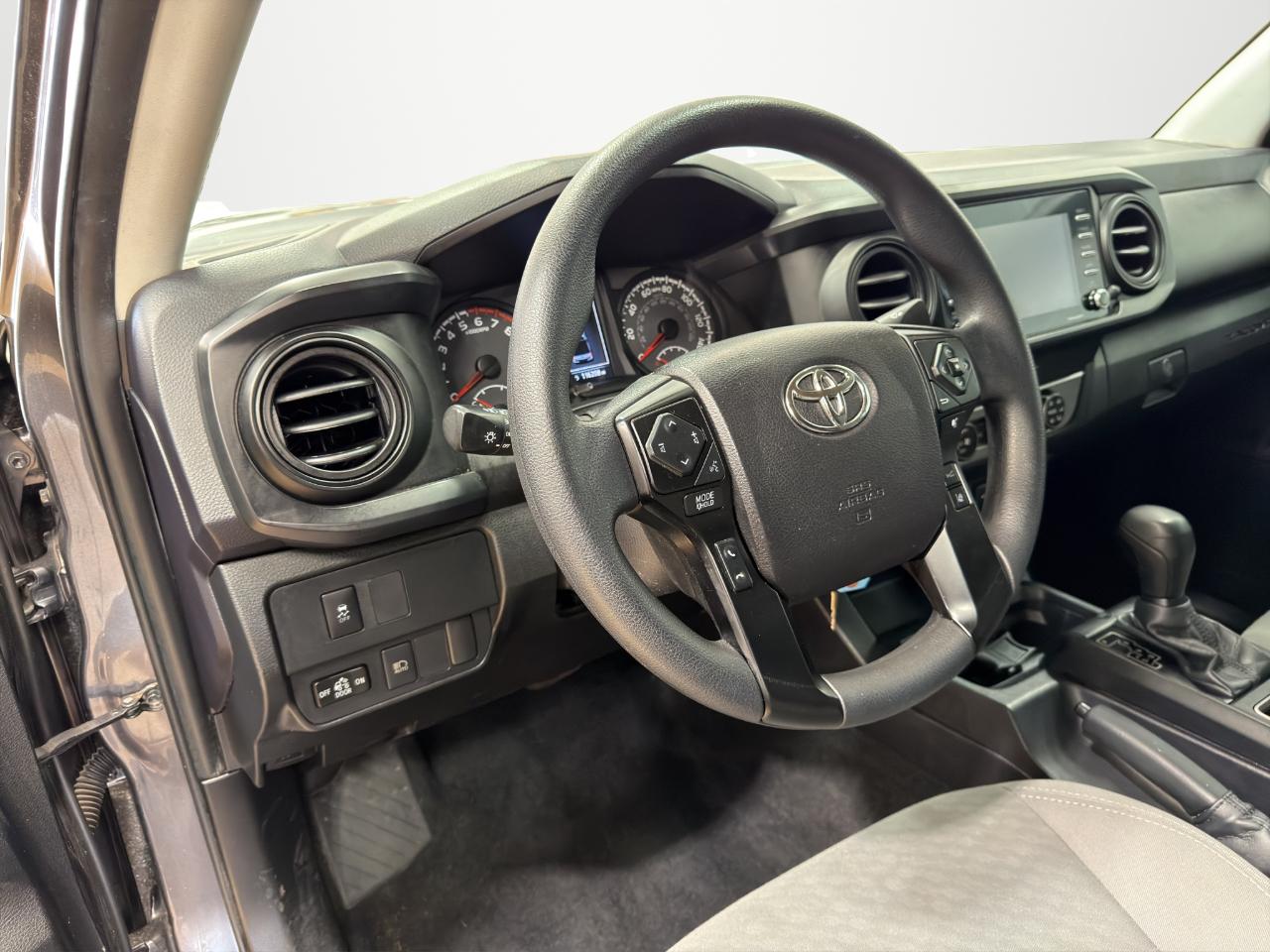 Toyota Tacoma 2WD SR Double Cab 5' Bed AT (Natl) 2021