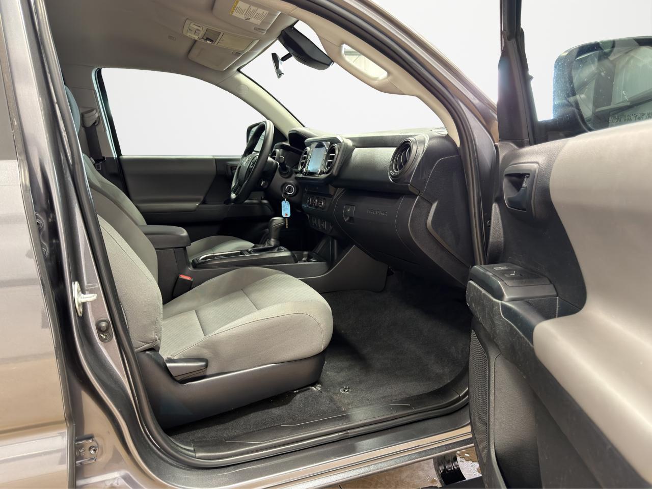 Toyota Tacoma 2WD SR Double Cab 5' Bed AT (Natl) 2021