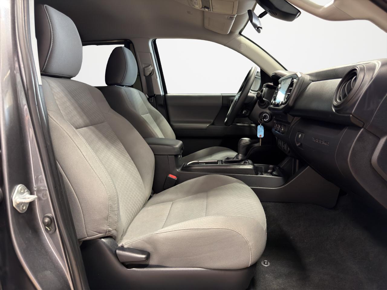 Toyota Tacoma 2WD SR Double Cab 5' Bed AT (Natl) 2021